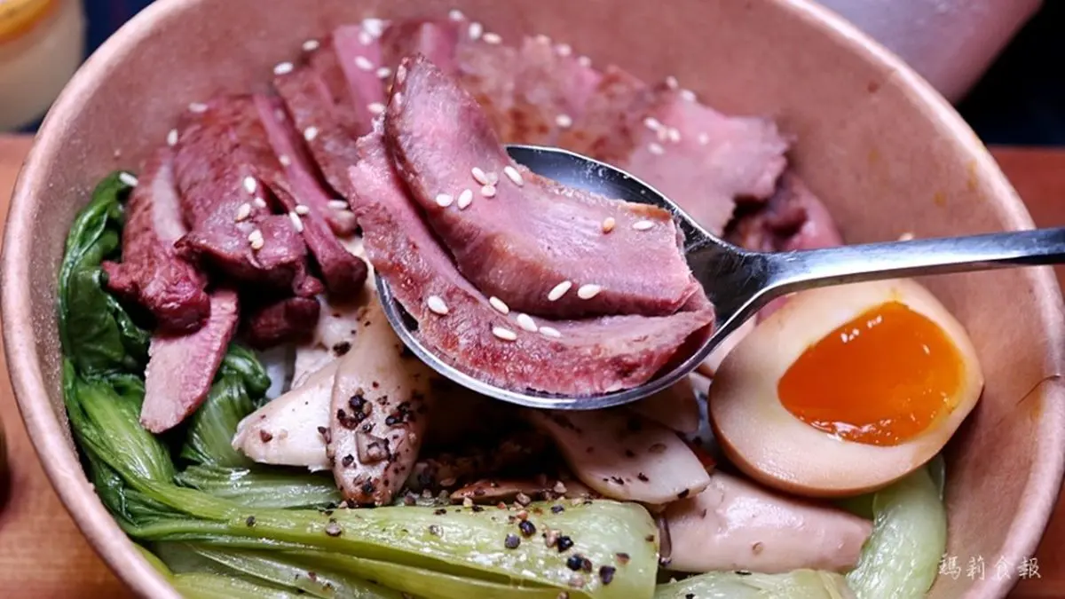8折開嗑!知名燒肉店「限量丼飯」必點Q脆厚切牛舌,「炙燒鮭魚」加明太子口感更豐富 8折開嗑!知名燒肉店「限量丼飯」必點Q脆厚切牛舌,「炙燒鮭魚」加明太子口感更豐富