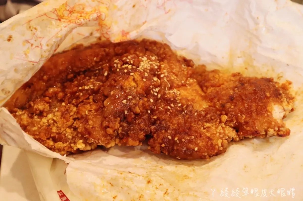 飄香30年！「獨門祕醬」鹽酥雞必點超入味百頁，厚實烤雞排比臉還要大