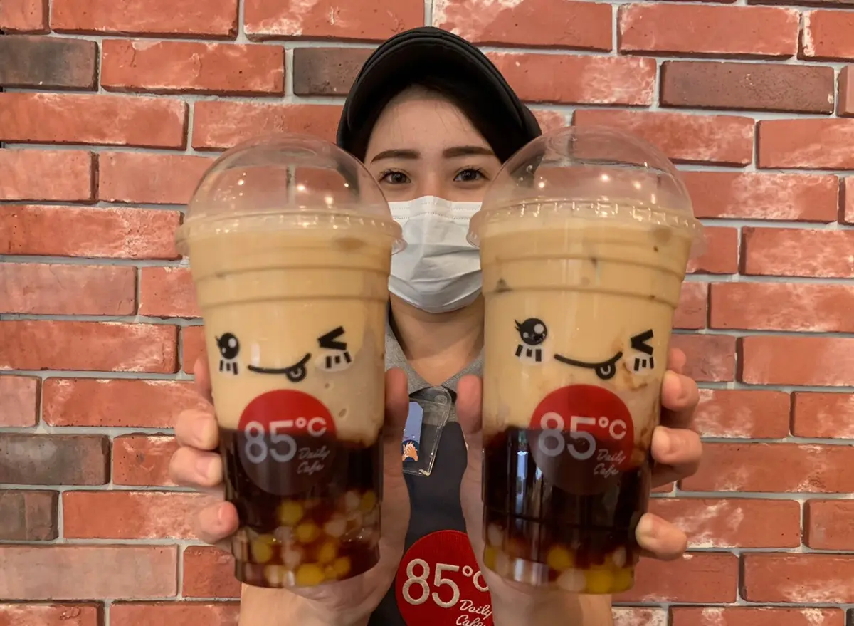 85度C最浮誇「爆料奶茶」全台新上市！３款鮮奶茶+雙色地瓜芋圓、紫米、芋泥１杯喝到飽