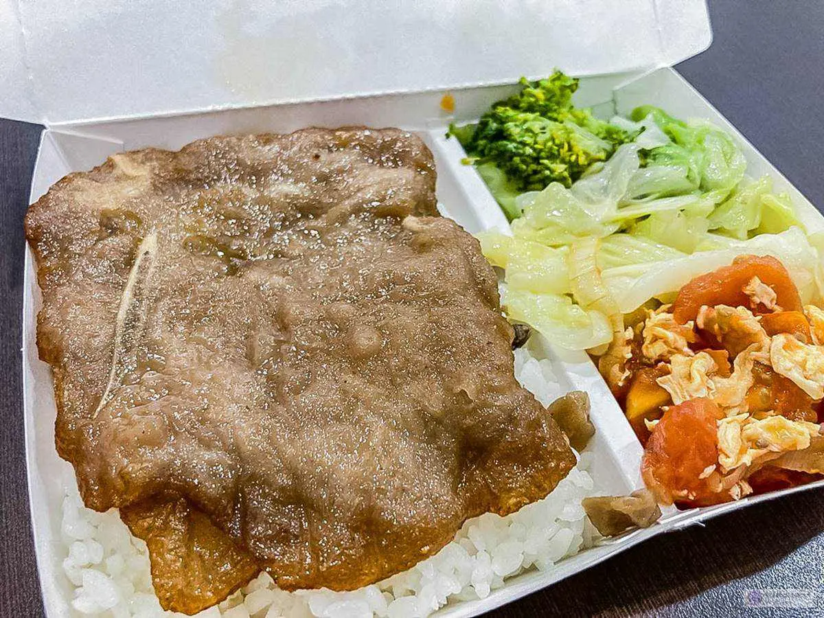 CP值超高！桃園６家百元大分量便當：４拼燒臘飯、50元排骨飯、多達18款主菜