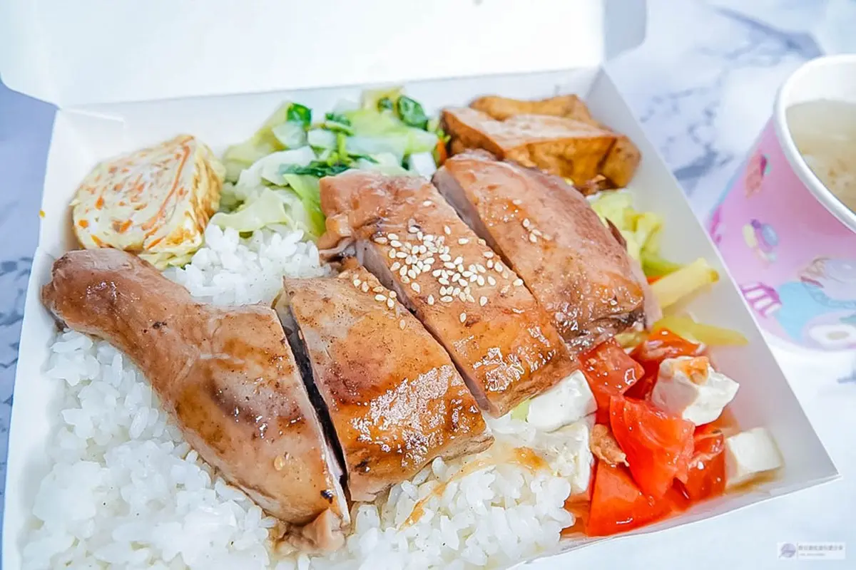 CP值超高！桃園６家百元大分量便當：４拼燒臘飯、50元排骨飯、多達18款主菜