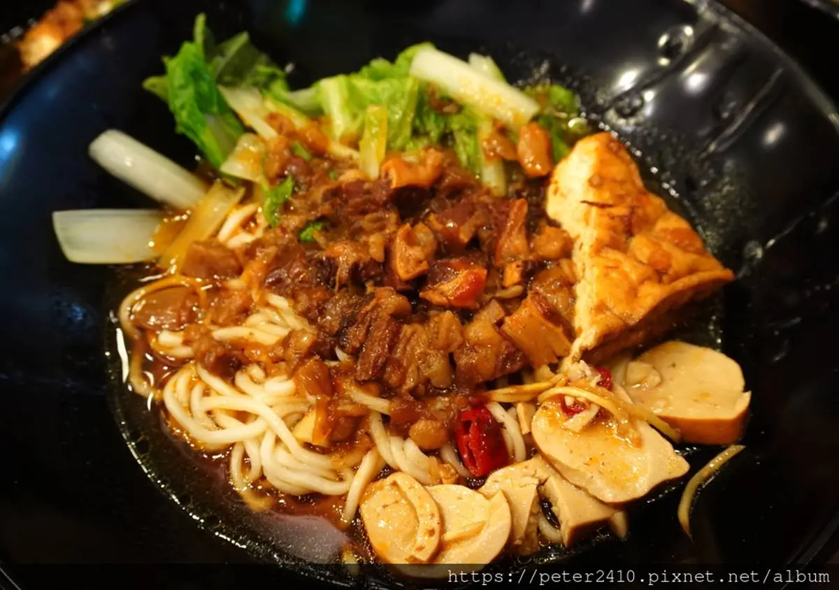懶人救星！溫體牛專賣店「宅配料理包 」隔水加熱就能吃，濃厚牛肉燥拌飯拌麵都唰嘴