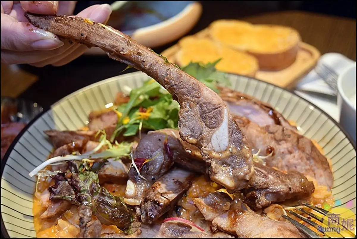 連醬汁都自己熬!IG暴紅餐廳必試酒香濃郁「毒癮醬」,整尾舒肥魷魚燉飯太浮誇 連醬汁都自己熬!IG暴紅餐廳必試酒香濃郁「毒癮醬」,整尾舒肥魷魚燉飯太浮誇