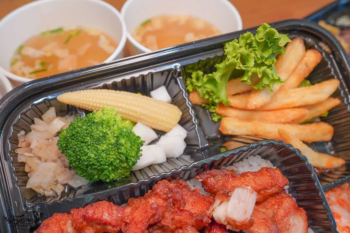 滿出來了!日式丼飯「鯖魚一夜干」比便當盒還大,爆量粉嫩「炸牛排」只要218元 滿出來了!日式丼飯「鯖魚一夜干」比便當盒還大,爆量粉嫩「炸牛排」只要218元