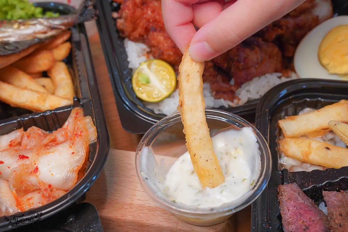 滿出來了!日式丼飯「鯖魚一夜干」比便當盒還大,爆量粉嫩「炸牛排」只要218元 滿出來了!日式丼飯「鯖魚一夜干」比便當盒還大,爆量粉嫩「炸牛排」只要218元