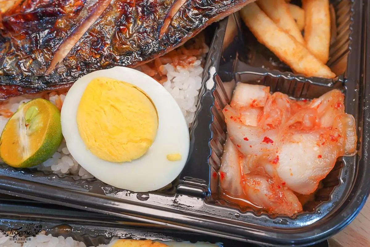滿出來了!日式丼飯「鯖魚一夜干」比便當盒還大,爆量粉嫩「炸牛排」只要218元 滿出來了!日式丼飯「鯖魚一夜干」比便當盒還大,爆量粉嫩「炸牛排」只要218元