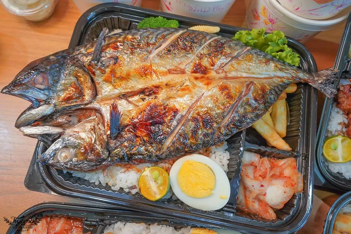 滿出來了!日式丼飯「鯖魚一夜干」比便當盒還大,爆量粉嫩「炸牛排」只要218元 滿出來了!日式丼飯「鯖魚一夜干」比便當盒還大,爆量粉嫩「炸牛排」只要218元
