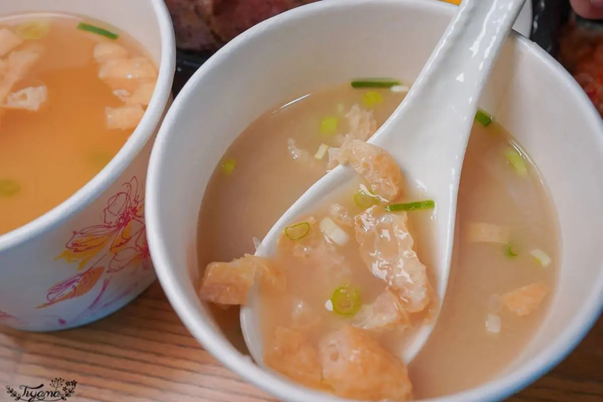 滿出來了!日式丼飯「鯖魚一夜干」比便當盒還大,爆量粉嫩「炸牛排」只要218元 滿出來了!日式丼飯「鯖魚一夜干」比便當盒還大,爆量粉嫩「炸牛排」只要218元
