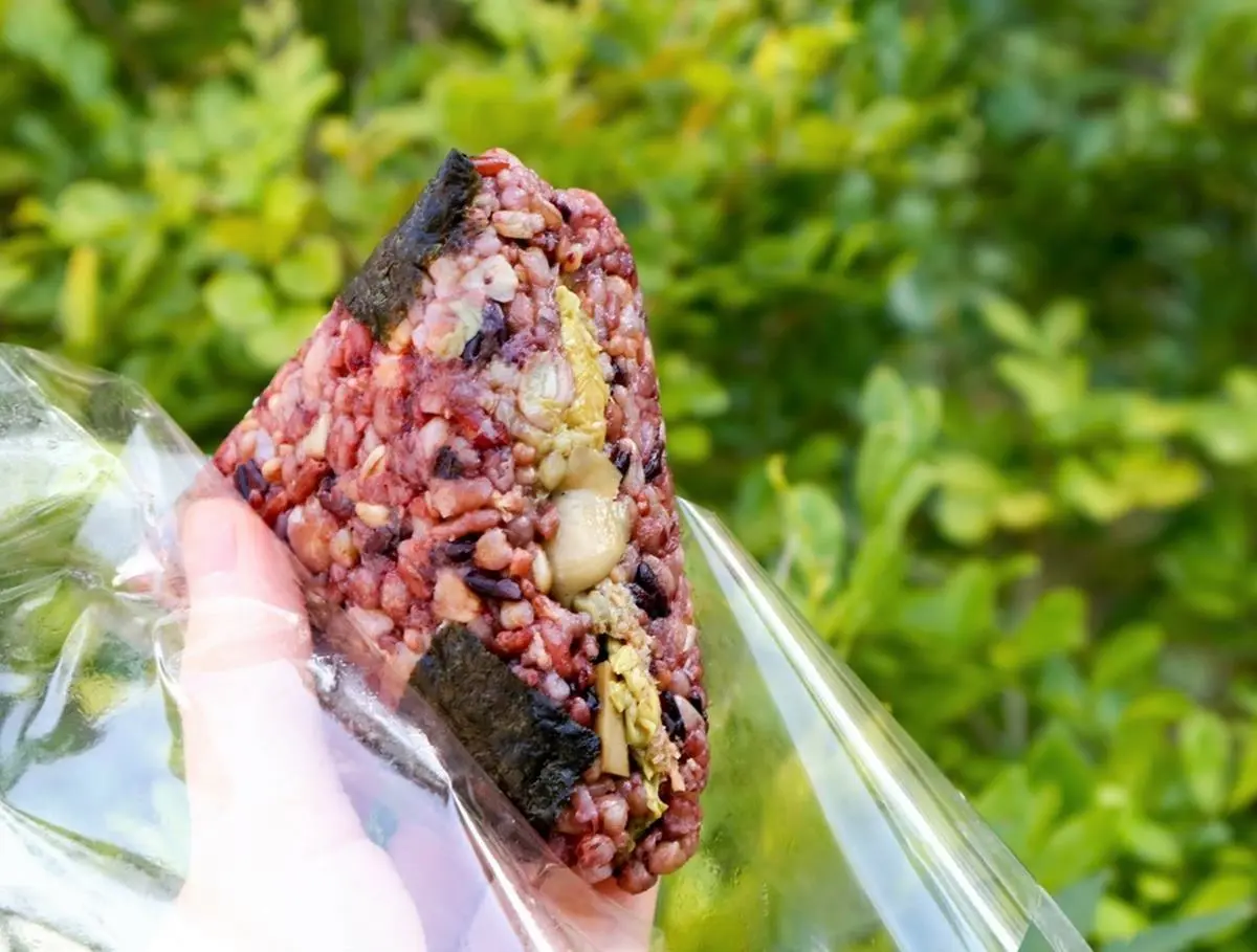 呼叫芋頭控！20年手作壽司店必吃隱藏版「芋泥球」，招牌「紫米花捲」６種配料超豐富