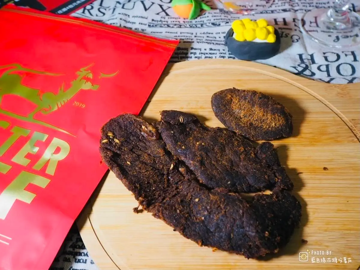 追劇必備!高人氣「肉乾禮盒」先嗑獨家中藥配方麻辣口味,加推黑金剛「爆米香」超唰嘴 追劇必備!高人氣「肉乾禮盒」先嗑獨家中藥配方麻辣口味,加推黑金剛「爆米香」超唰嘴