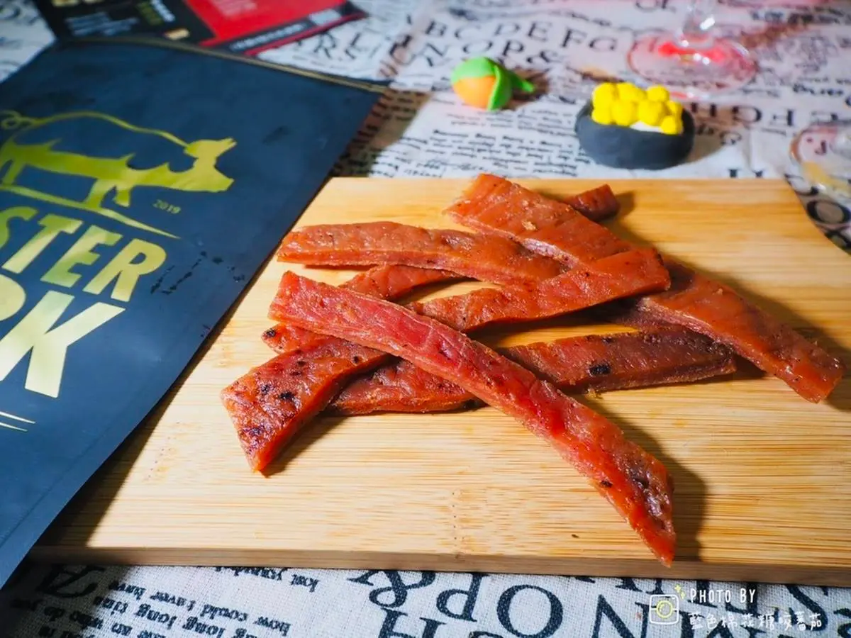 追劇必備!高人氣「肉乾禮盒」先嗑獨家中藥配方麻辣口味,加推黑金剛「爆米香」超唰嘴 追劇必備!高人氣「肉乾禮盒」先嗑獨家中藥配方麻辣口味,加推黑金剛「爆米香」超唰嘴