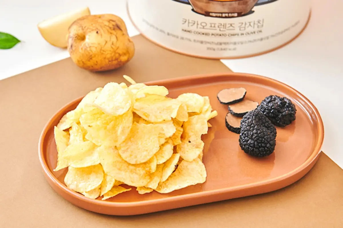 萊恩陪你追劇嗑零食！Kakao Friends推「油漆桶洋芋片」，粉紅鹽、黑松露口味超唰嘴