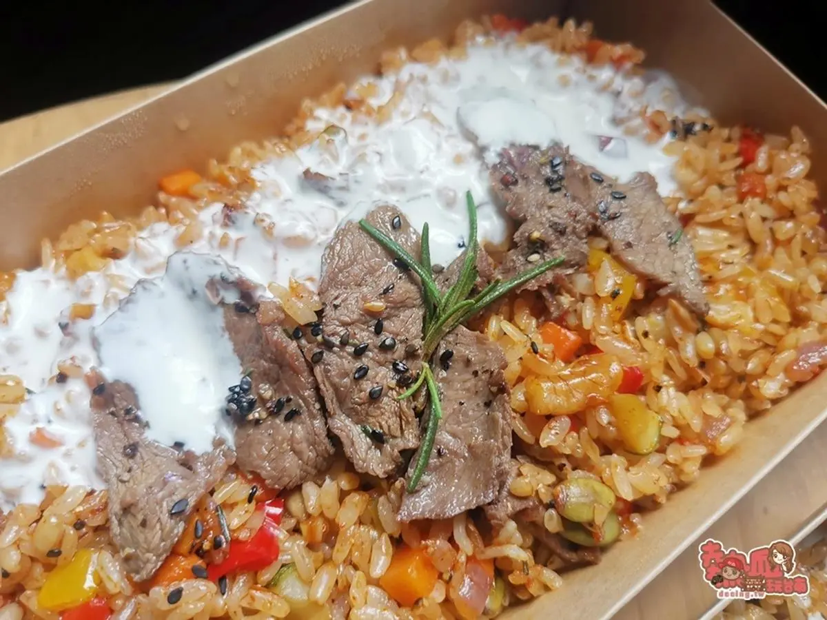 老闆是丹麥人!道地「北歐炒飯」撒滿堅果+大麥超唰嘴,嘗鮮必試香甜「西瓜起司串」 老闆是丹麥人!道地「北歐炒飯」撒滿堅果+大麥超唰嘴,嘗鮮必試香甜「西瓜起司串」