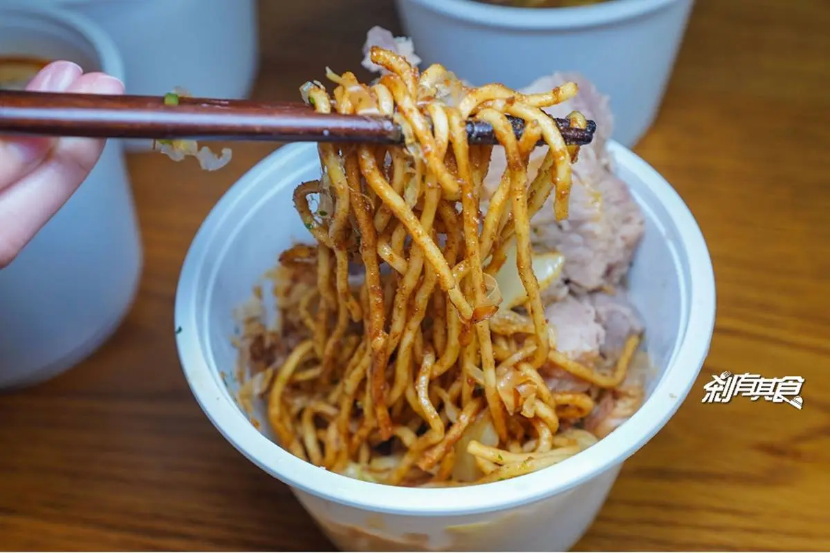 日本人開的隱藏版小店!道地「乾咖哩」加點丁骨豬排更對味,日式烏龍麵吃得到大塊焢肉 日本人開的隱藏版小店!道地「乾咖哩」加點丁骨豬排更對味,日式烏龍麵吃得到大塊焢肉
