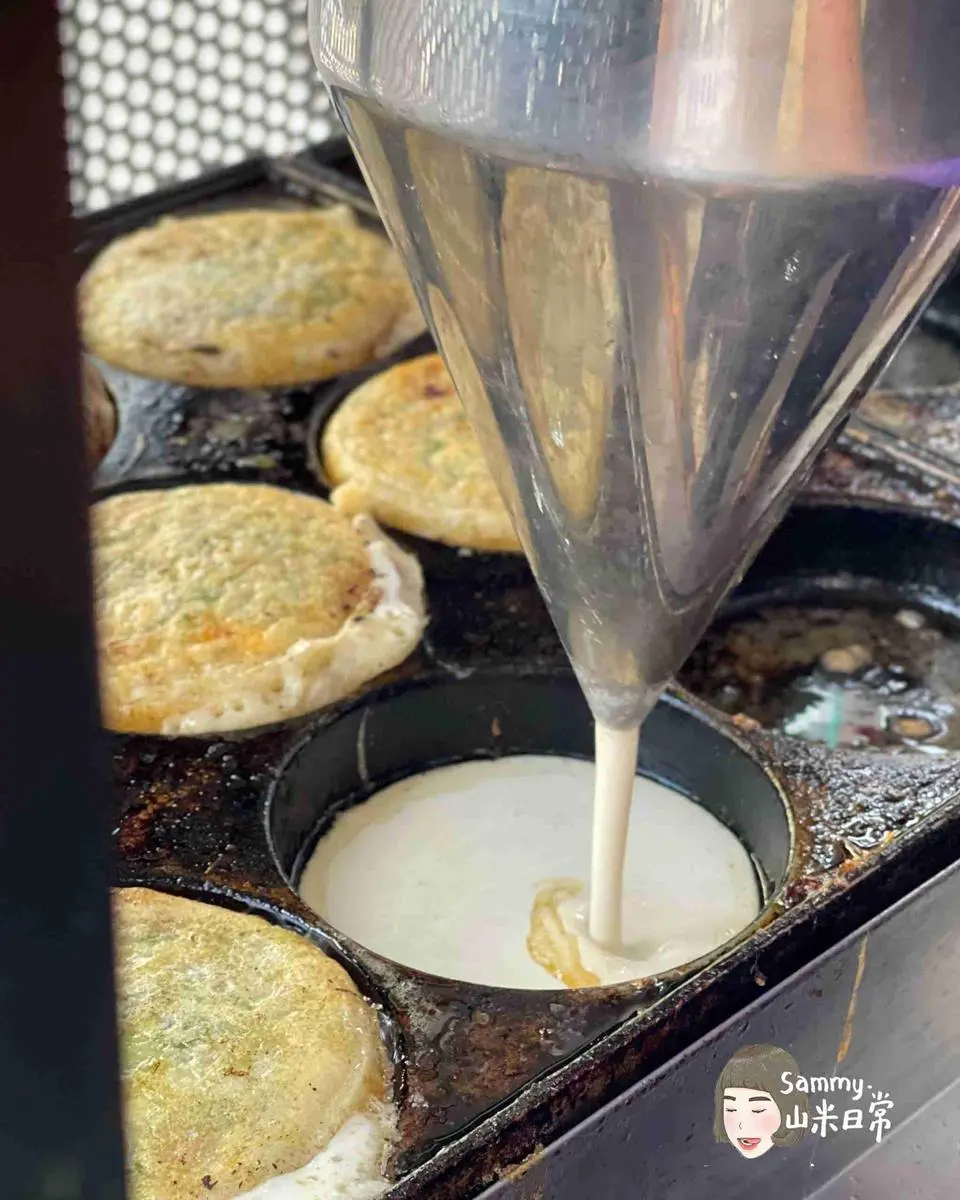 台灣吃得到!道地東北小吃「雞蛋堡」鋪滿肉餡只要50元,必加濃郁孜然香「特製辣醬」 台灣吃得到!道地東北小吃「雞蛋堡」鋪滿肉餡只要50元,必加濃郁孜然香「特製辣醬」