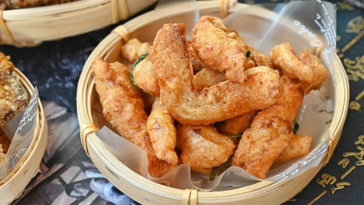 網稱台中最好吃炸物店!招牌「三角骨」涮獨門醬汁更唰嘴,酥脆甜不辣冷掉也美味 網稱台中最好吃炸物店!招牌「三角骨」涮獨門醬汁更唰嘴,酥脆甜不辣冷掉也美味