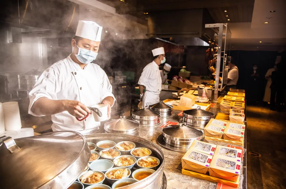 全台北最大「吃到飽外帶店」！10大區最低20元能吃，必拿巨型「雞麵包」、超大牛排
