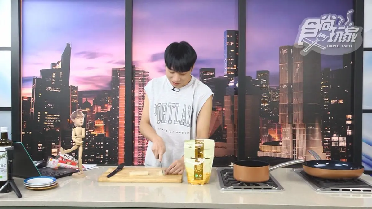 《魚肉鄉民》新企畫！小賴挑戰還原４道動畫美食，自豪會下廚「憑什麼現在還單身？」