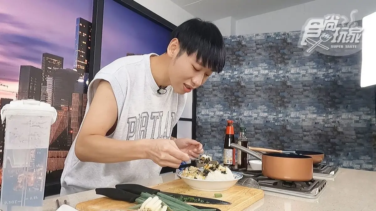 《魚肉鄉民》新企畫！小賴挑戰還原４道動畫美食，自豪會下廚「憑什麼現在還單身？」
