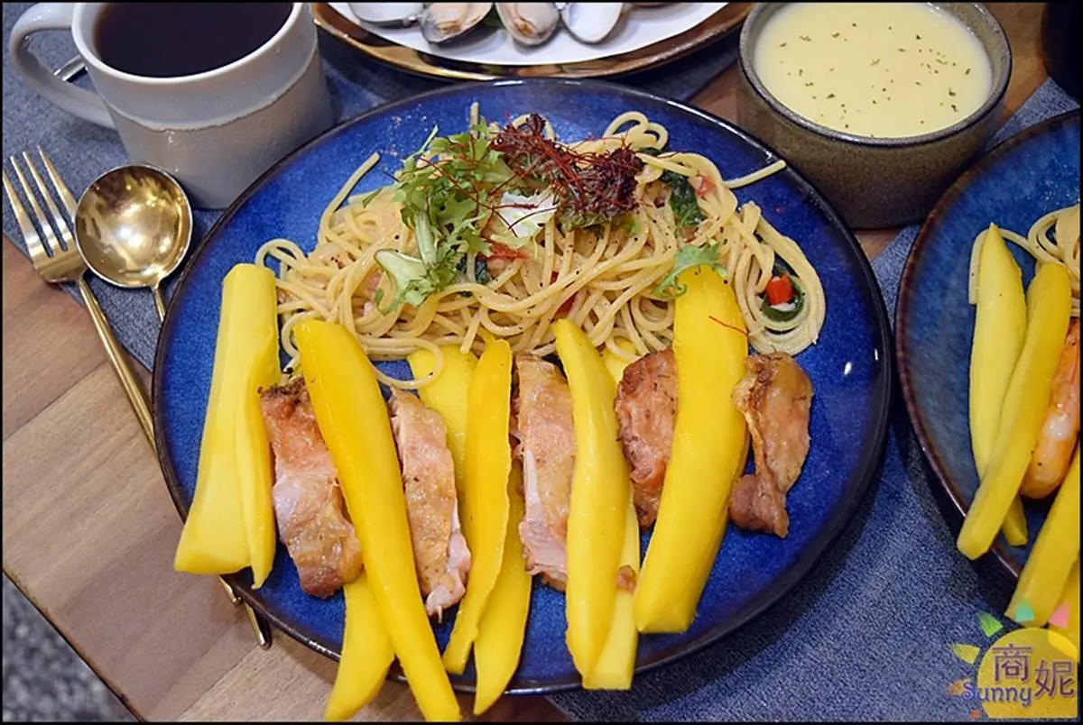 超有哏！老宅餐廳推限定「芒果義大利麵」鹹甜開胃，配去殼白蝦、香煎腿排都好搭