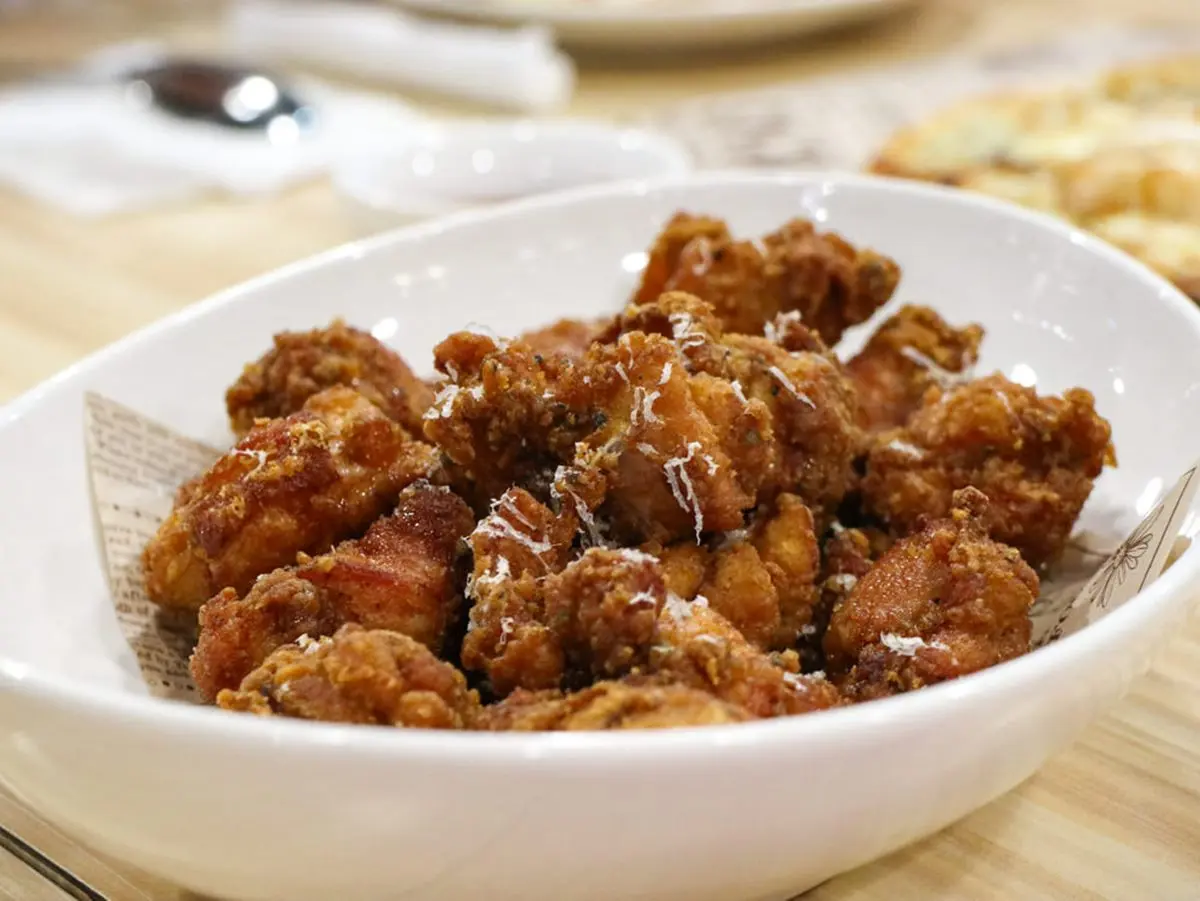 藏身百年古蹟!高CP值異國料理必點噴汁「祕方炸雞」,海鮮控會愛爆料西班牙燉飯 藏身百年古蹟!高CP值異國料理必點噴汁「祕方炸雞」,海鮮控會愛爆料西班牙燉飯