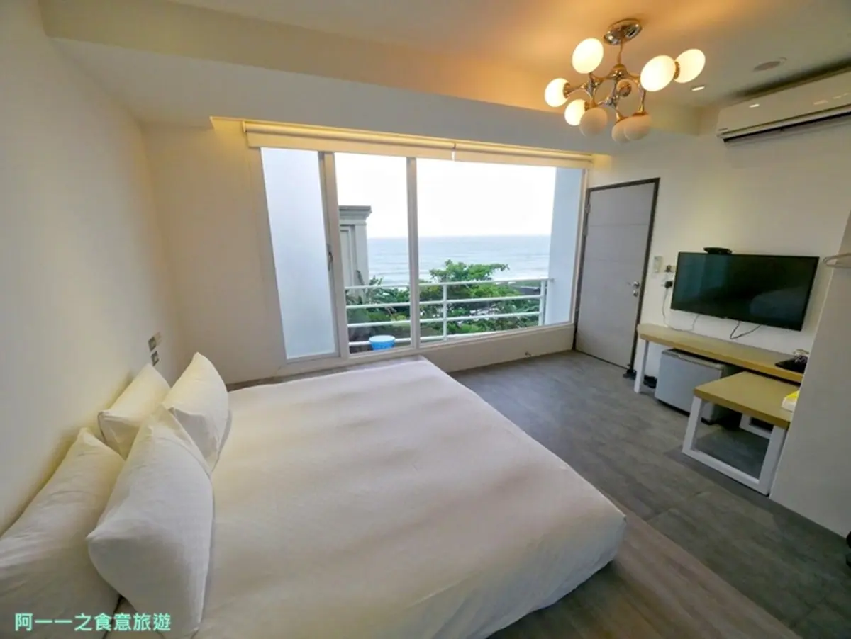 IG暴紅打卡民宿！躺床上就能遠眺「無遮蔽海景」，水水必拍超Chill「玻璃屋雙浴缸」