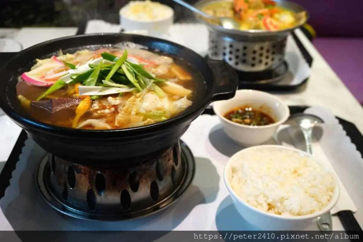 1人開嗑!隱藏版簡餐店「鱈魚砂鍋魚頭」連骨頭都能吃,先炸後滷「蜜汁豬排」也必點 1人開嗑!隱藏版簡餐店「鱈魚砂鍋魚頭」連骨頭都能吃,先炸後滷「蜜汁豬排」也必點