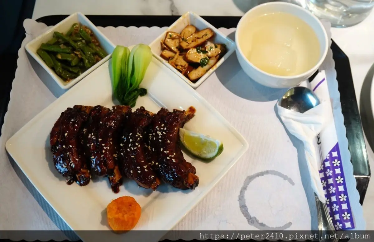 1人開嗑!隱藏版簡餐店「鱈魚砂鍋魚頭」連骨頭都能吃,先炸後滷「蜜汁豬排」也必點 1人開嗑!隱藏版簡餐店「鱈魚砂鍋魚頭」連骨頭都能吃,先炸後滷「蜜汁豬排」也必點