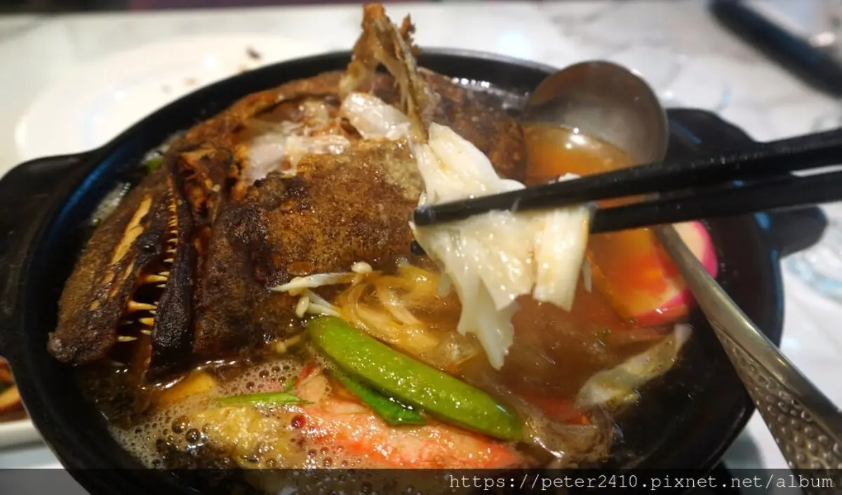 1人開嗑!隱藏版簡餐店「鱈魚砂鍋魚頭」連骨頭都能吃,先炸後滷「蜜汁豬排」也必點 1人開嗑!隱藏版簡餐店「鱈魚砂鍋魚頭」連骨頭都能吃,先炸後滷「蜜汁豬排」也必點