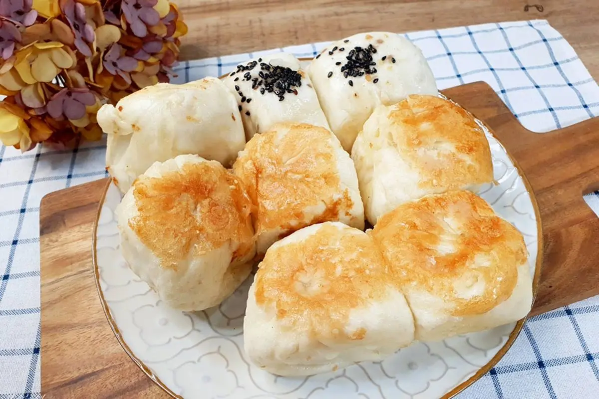 均一價10元!金黃酥皮「水煎包」嘗得到鮮美肉汁,現包現煎一口咬下超滿足 均一價10元!金黃酥皮「水煎包」嘗得到鮮美肉汁,現包現煎一口咬下超滿足