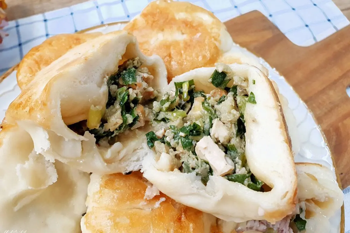 均一價10元!金黃酥皮「水煎包」嘗得到鮮美肉汁,現包現煎一口咬下超滿足 均一價10元!金黃酥皮「水煎包」嘗得到鮮美肉汁,現包現煎一口咬下超滿足