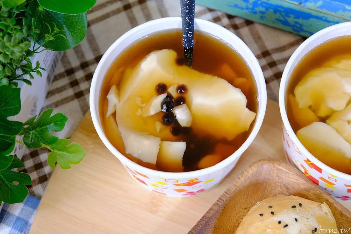 高評價傳統下午茶!「古早味豆花」加粉圓、花生只要35元,「咖哩酥餅」內餡飽滿也必嘗 高評價傳統下午茶!「古早味豆花」加粉圓、花生只要35元,「咖哩酥餅」內餡飽滿也必嘗