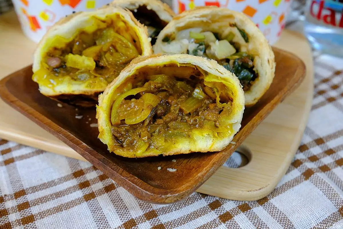 高評價傳統下午茶!「古早味豆花」加粉圓、花生只要35元,「咖哩酥餅」內餡飽滿也必嘗 高評價傳統下午茶!「古早味豆花」加粉圓、花生只要35元,「咖哩酥餅」內餡飽滿也必嘗