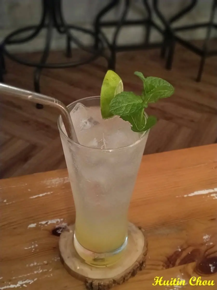 店貓店狗陪吃!隱藏版「老宅餐酒館」打卡必拍復古風擺設,先嗑大塊鮭魚青醬麵 店貓店狗陪吃!隱藏版「老宅餐酒館」打卡必拍復古風擺設,先嗑大塊鮭魚青醬麵