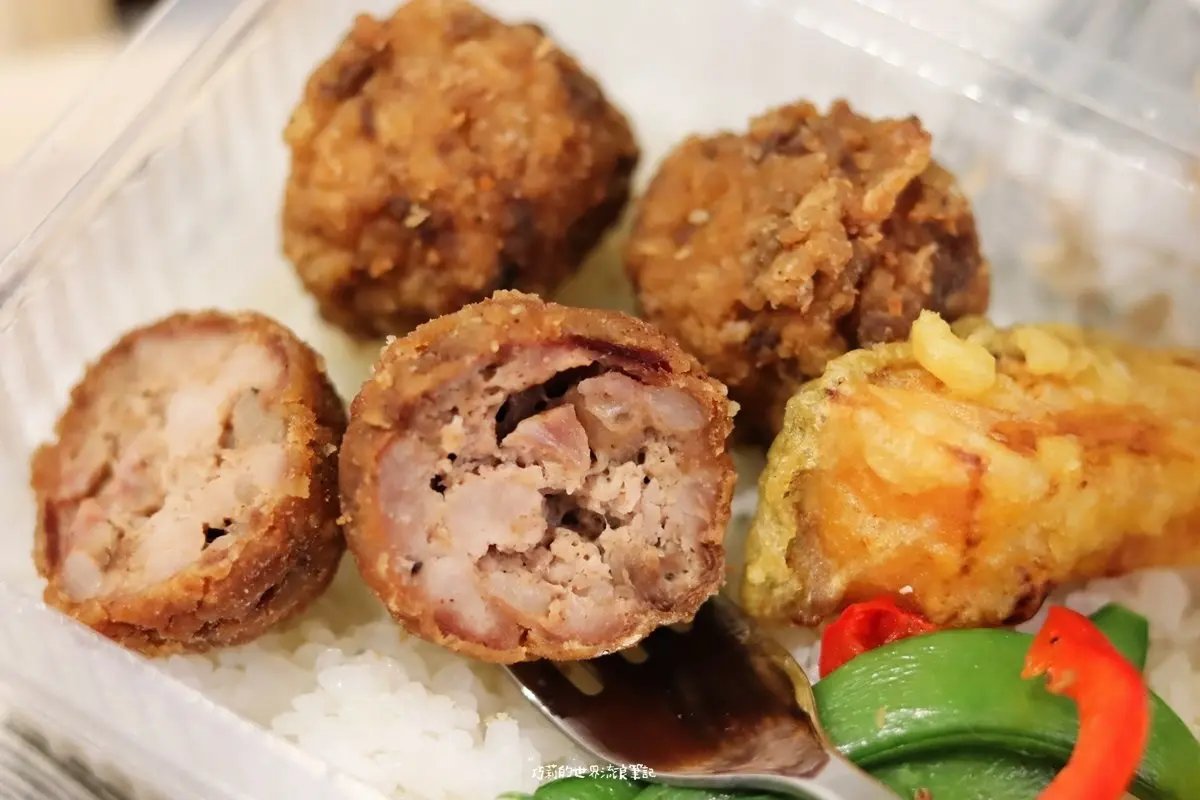【新開店】晚來吃不到！獨門「紅燒咖哩」加肉燥香氣更對味，現場手打牛肉丸飽滿爽脆