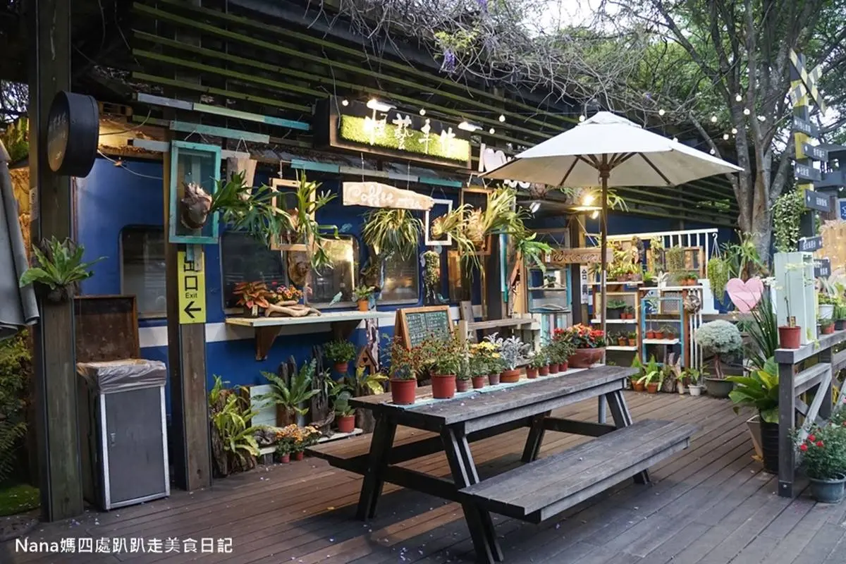 七夕必朝聖車站!IG搶拍7打卡點:台版愛情鎖、藍皮火車文創商店、彩虹階梯勇氣塔 七夕必朝聖車站!IG搶拍7打卡點:台版愛情鎖、藍皮火車文創商店、彩虹階梯勇氣塔