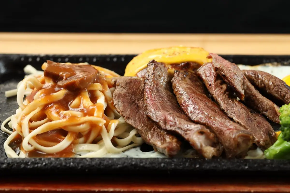 骰子牛、雞腿排免費續吃!鉄火牛排「30oz排餐決勝戰」僅359元,持有這證件者快衝 骰子牛、雞腿排免費續吃!鉄火牛排「30oz排餐決勝戰」僅359元,持有這證件者快衝