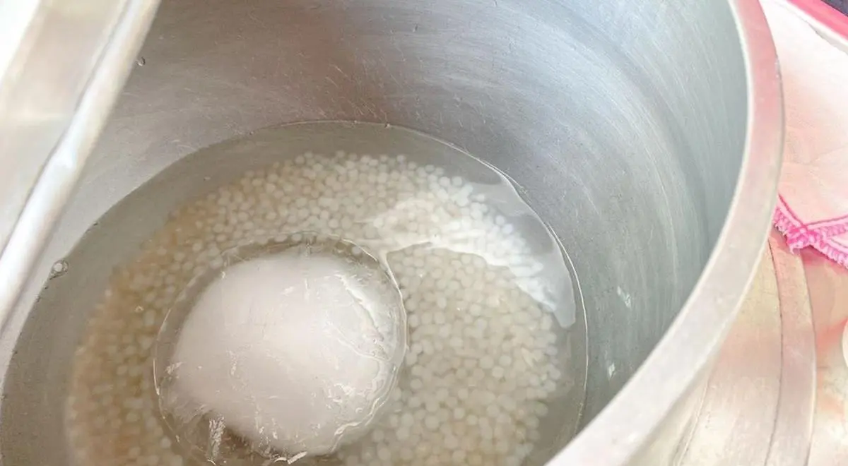 １碗只要30元！古早味｢白粉圓」每天限量300份，加點｢香蕉油」清爽不甜膩