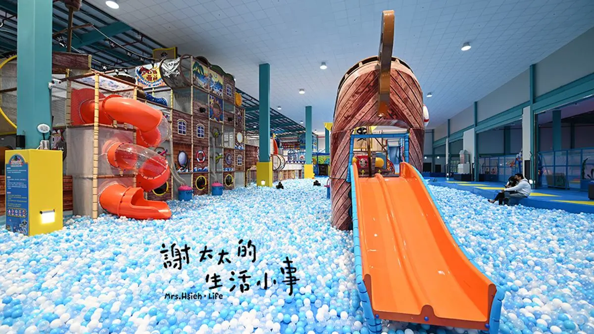 小孩玩瘋了!親子飯店出門就是賽車道,爽玩百萬球池、巨型溜滑梯 小孩玩瘋了!親子飯店出門就是賽車道,爽玩百萬球池、巨型溜滑梯