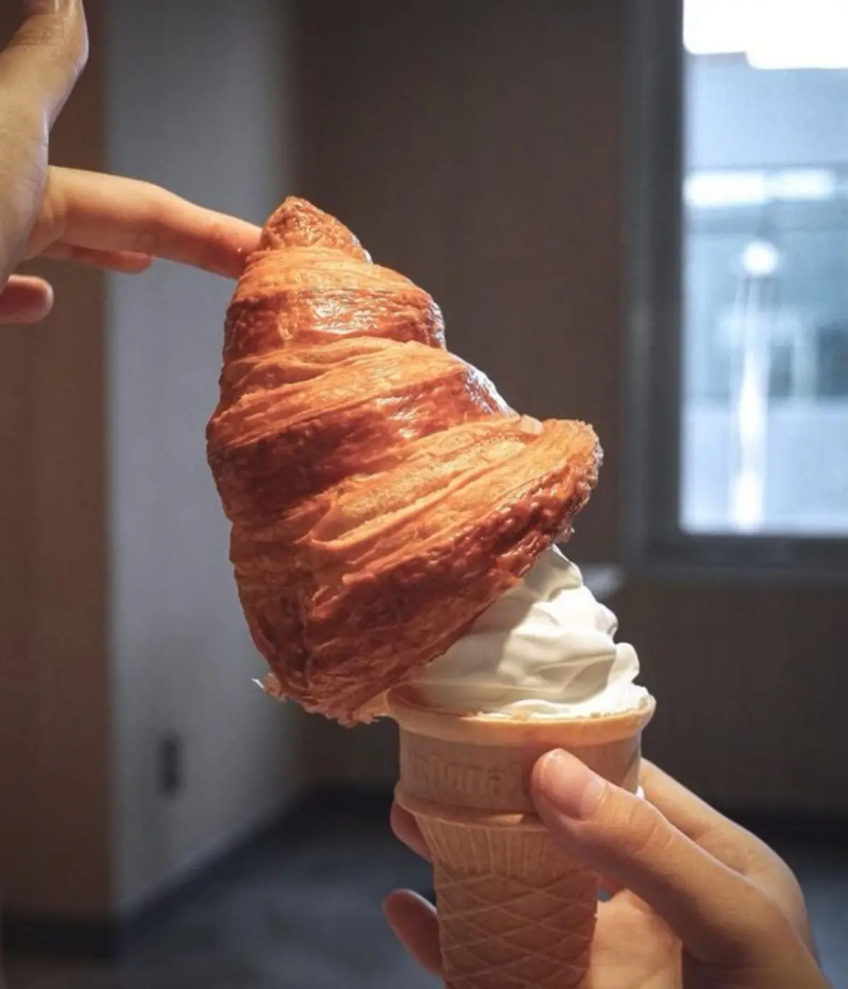 麥當勞也有「可頌冰淇淋」！店員曝２大隱藏版吃法，這樣搭秒變酥皮濃湯
