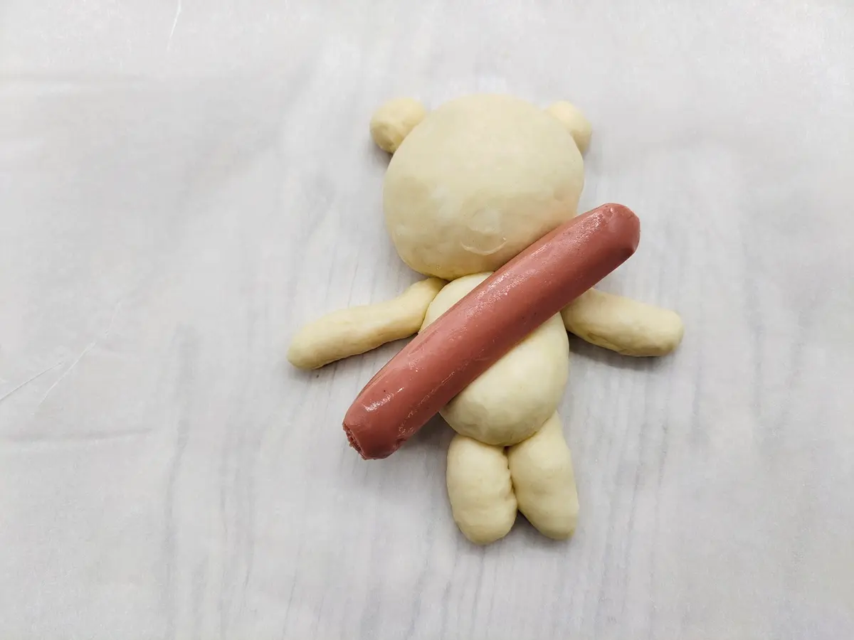 超萌樣讓人秒融化！小孩搶吃５款可愛造型早餐：「熊抱熱狗」麵包、小雞飯糰