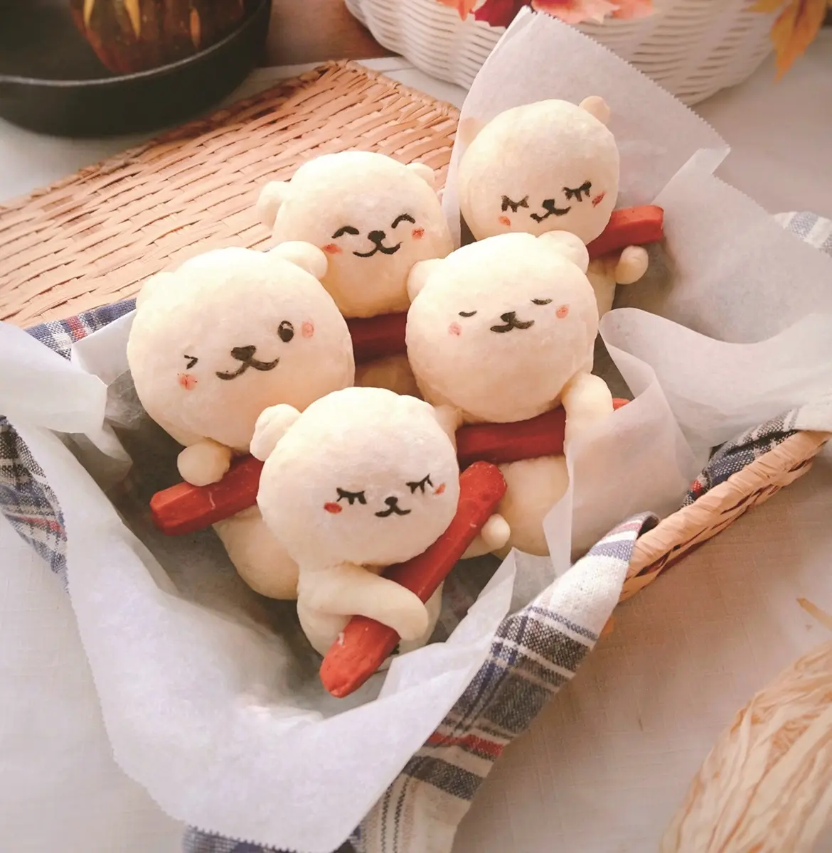 超萌樣讓人秒融化！小孩搶吃５款可愛造型早餐：「熊抱熱狗」麵包、小雞飯糰