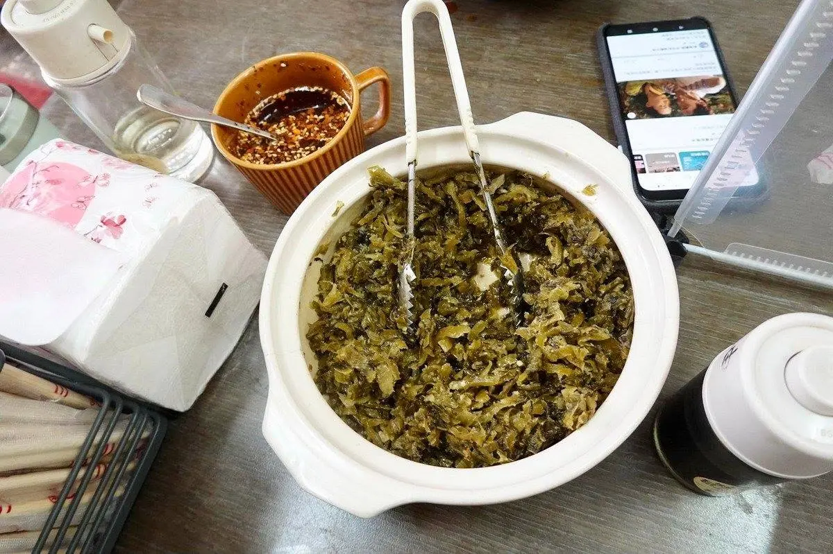 文大學生必嗑!大分量「牛肉拌麵」有濃郁蒜蓉香,還能免費喝鮮甜「豬骨湯」 文大學生必嗑!大分量「牛肉拌麵」有濃郁蒜蓉香,還能免費喝鮮甜「豬骨湯」
