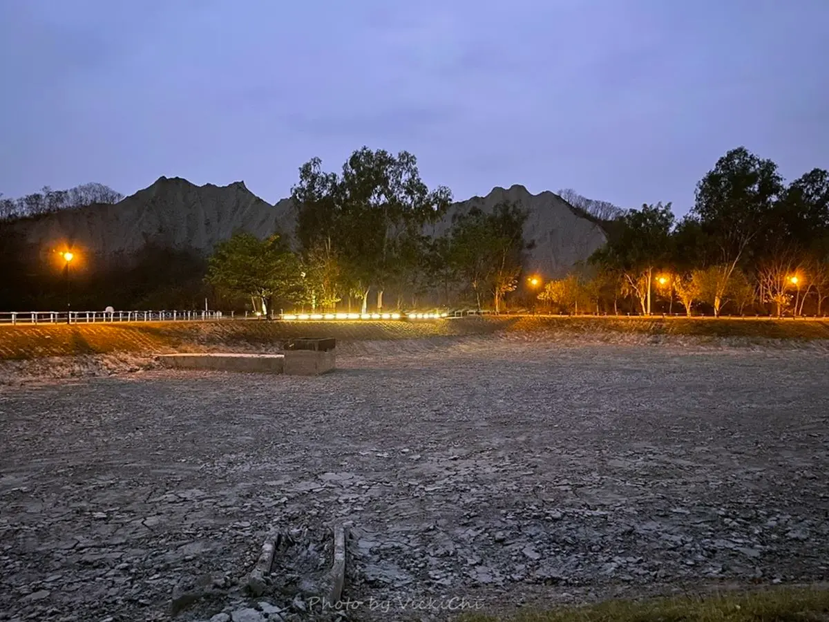 CNN評價必訪!高雄「地質公園」打卡絕美燈光秀,荒涼惡地景觀彷彿置身月球 CNN評價必訪!高雄「地質公園」打卡絕美燈光秀,荒涼惡地景觀彷彿置身月球