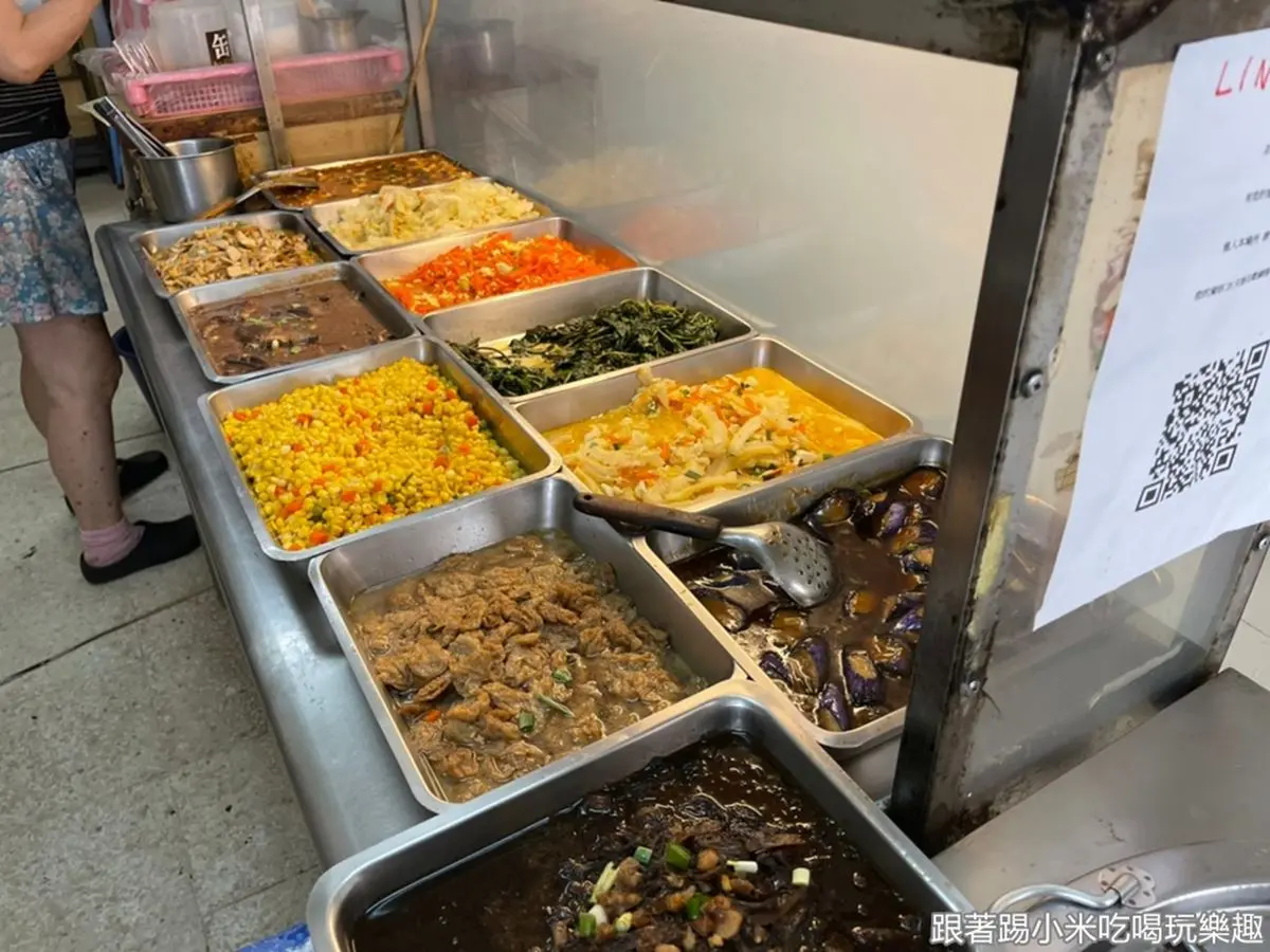 老闆娘超佛心!新竹「85元便當」雞排大到炸出來,35元經濟飯吃得到3樣配菜 老闆娘超佛心!新竹「85元便當」雞排大到炸出來,35元經濟飯吃得到3樣配菜
