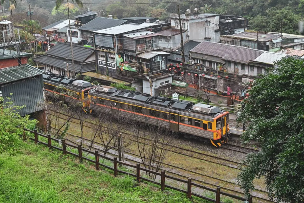 鐵道迷朝聖!新北百年煤場變身「紅磚咖啡館」,坐窗邊俯瞰火車進站超療癒 鐵道迷朝聖!新北百年煤場變身「紅磚咖啡館」,坐窗邊俯瞰火車進站超療癒