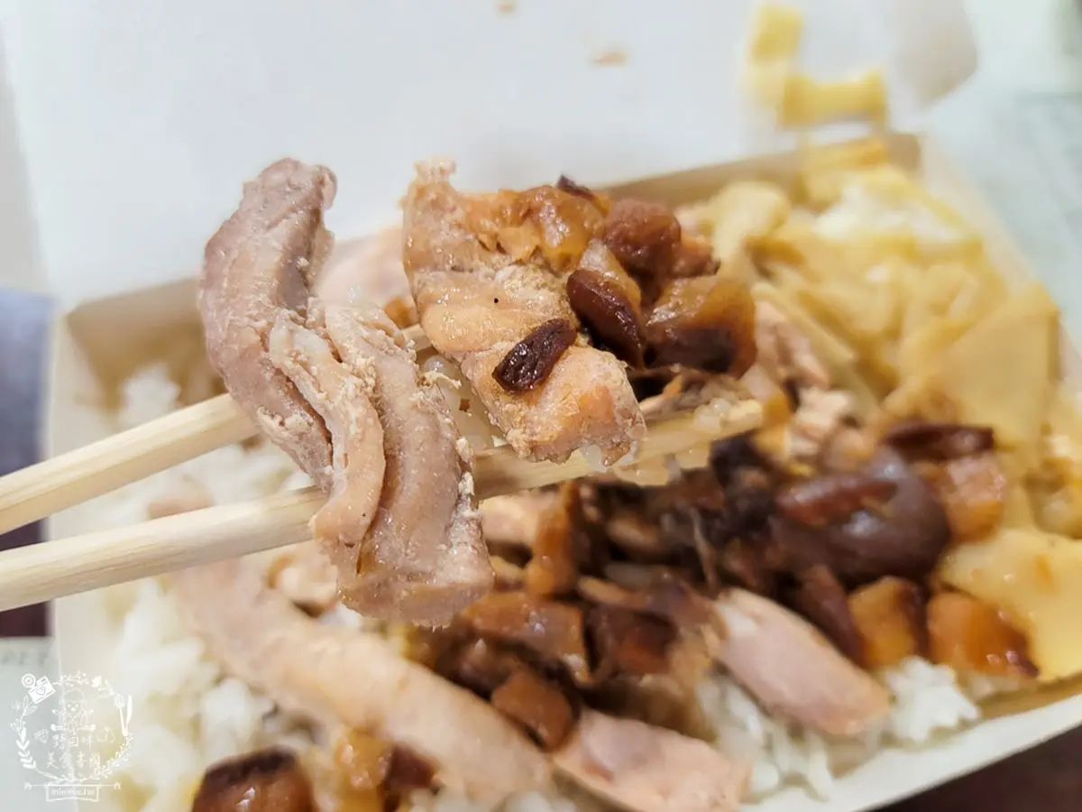 晚來買不到!高雄隱藏版「東港鮪魚飯」只要40元,滿料粄條吃得到5種海味 晚來買不到!高雄隱藏版「東港鮪魚飯」只要40元,滿料粄條吃得到5種海味