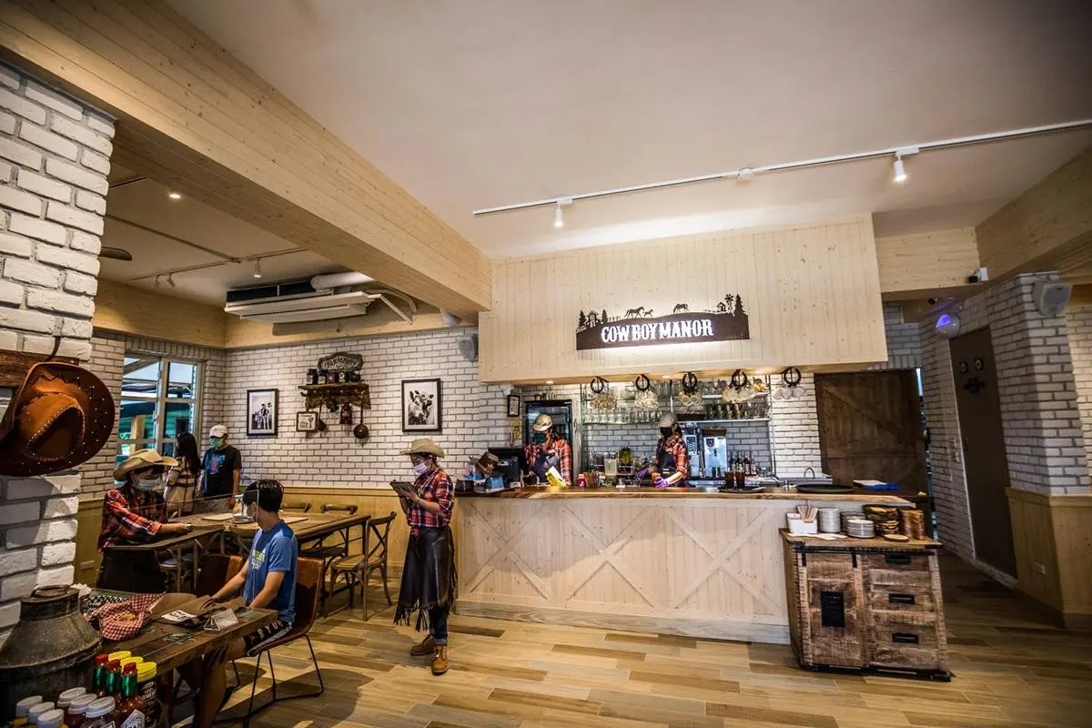 【新開店】神還原西部片!新北美式餐廳打卡「牧場大穀倉」,還能跟馬兒互動 【新開店】神還原西部片!新北美式餐廳打卡「牧場大穀倉」,還能跟馬兒互動