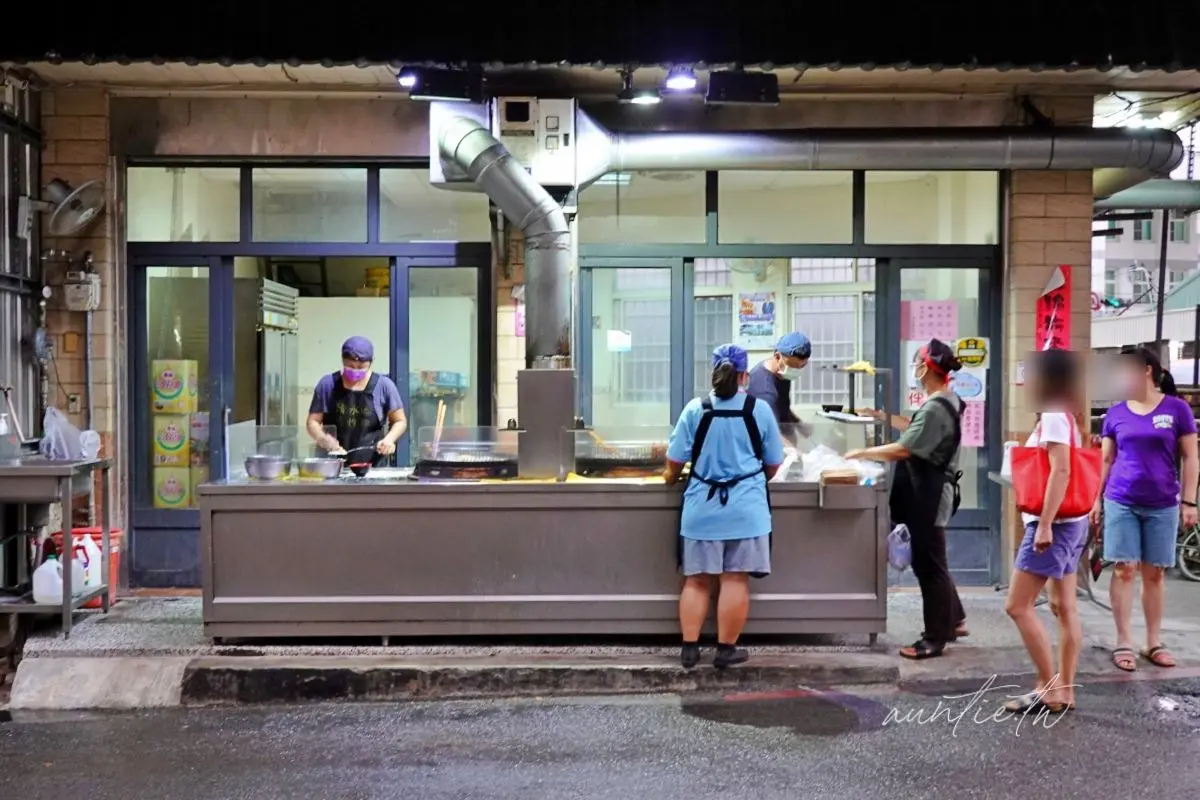 內行人才知道!台中無招牌「炸粿老店」必嘗飽滿蚵炸,現炸肉粿吃得到洋蔥香 內行人才知道!台中無招牌「炸粿老店」必嘗飽滿蚵炸,現炸肉粿吃得到洋蔥香