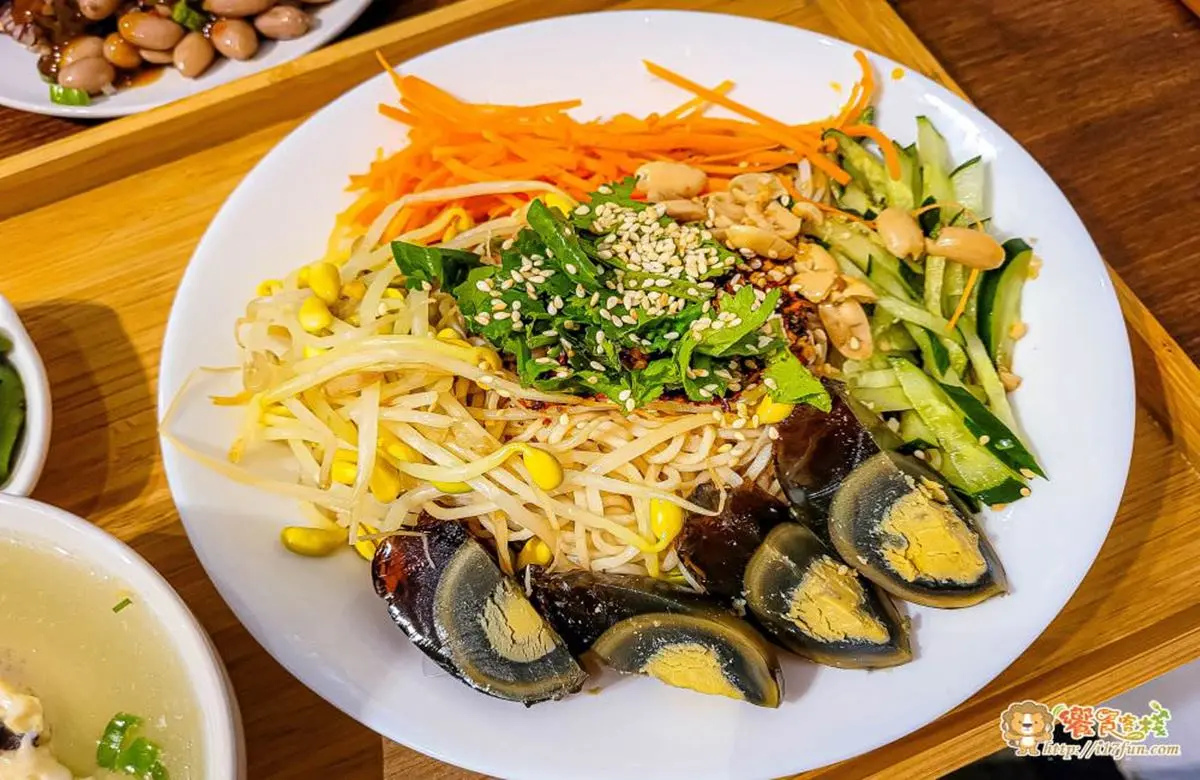IG打卡美食!藏身高雄老宅「重慶小吃」必嘗皮蛋涼麵,特製紅油口水雞超開胃 IG打卡美食!藏身高雄老宅「重慶小吃」必嘗皮蛋涼麵,特製紅油口水雞超開胃